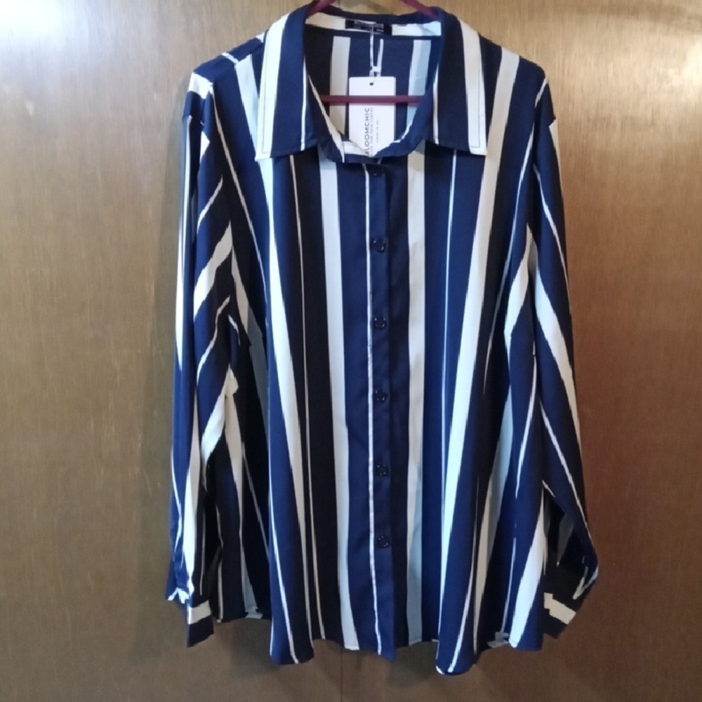 Chic Striped Button-Up Shirt - Navy & White